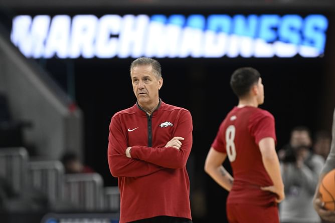 Arkansas HC John Calipari honors Pope Francis with heartwarming tribute