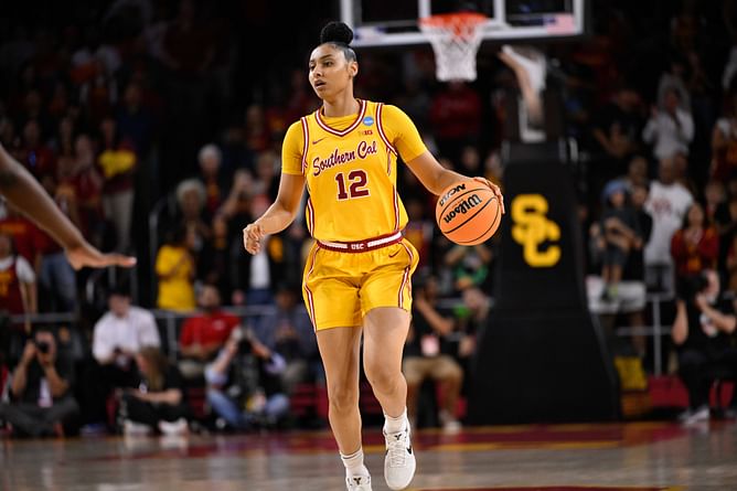 Carlos Boozer drops 1-word reaction as Juju Watkins wins Naismith National Player of the Year honor after sensational season