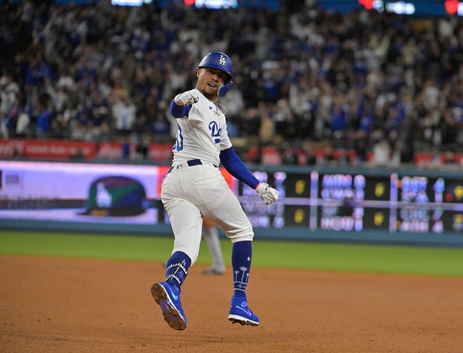 "Skinny Mookie Betts is better than Juan Soto and Aaron Judge" - Fans react to Dodger superstar's homer against Braves after HBP