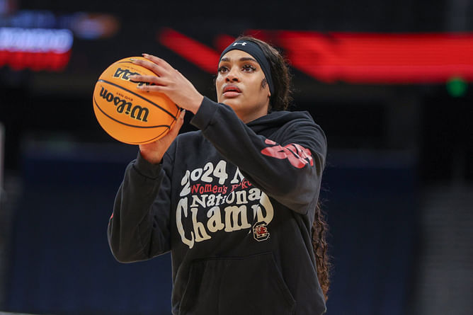 MiLaysia Fulwiley, JaMeesia Ford, Raven Johnson and more react as Sakima Walker announces transfer portal move