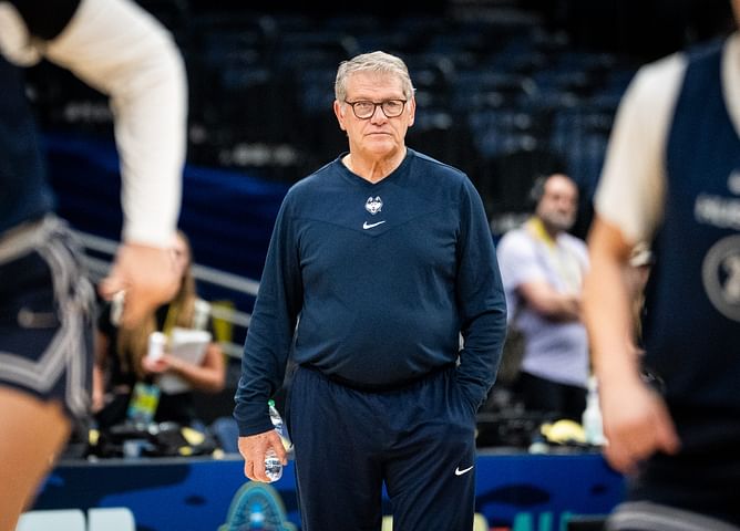 "Stop treating 'em like women": When Geno Auriemma justified his ruthless feedback by saying going easy on female players is "disrespectful"