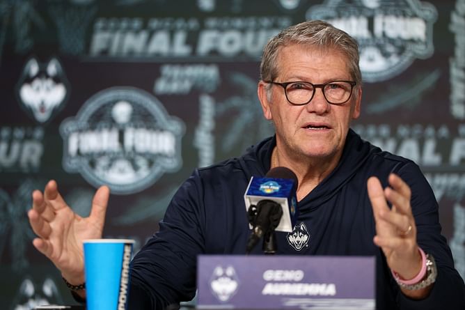 "Really, really proud of you all": Geno Auriemma appreciates room full of women reporters after winning Final Four vs. UCLA