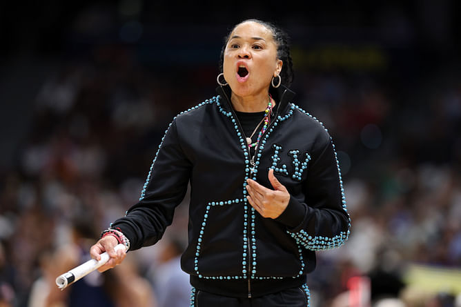 Dawn Staley sends holiday greetings as South Carolina HC celebrates Easter