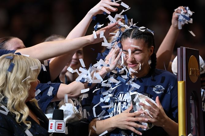 Paige Bueckers, Kamorea Arnold, & more UConn stars react to Azzi Fudd "felling better" than ever in latest NCAAW championship snaps