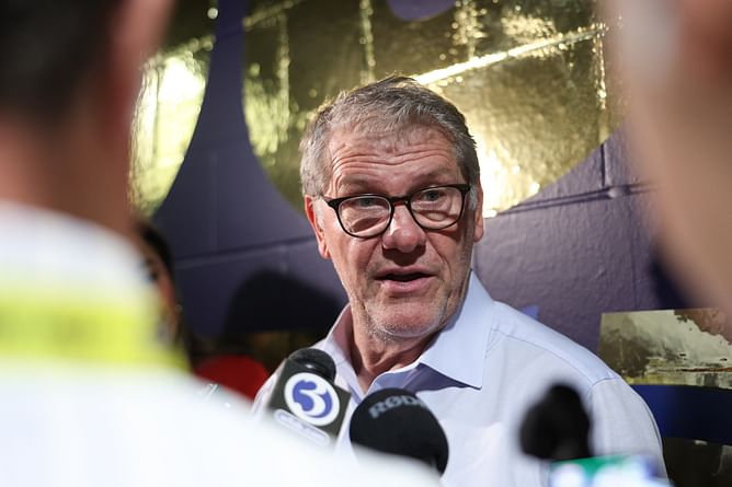 UConn HC Geno Auriemma says retirement decision won't be contingent on Paige Bueckers, Azzi Fudd or Sarah Strong; taking things one day at a time
