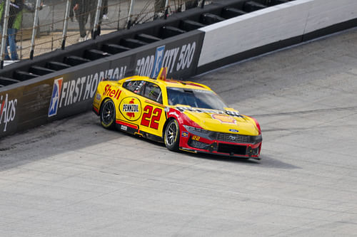 Joey Logano (22) spins and hits the wall during qualifying for the NASCAR Food City 500 at Bristol Motor Speedway - Source: Imagn