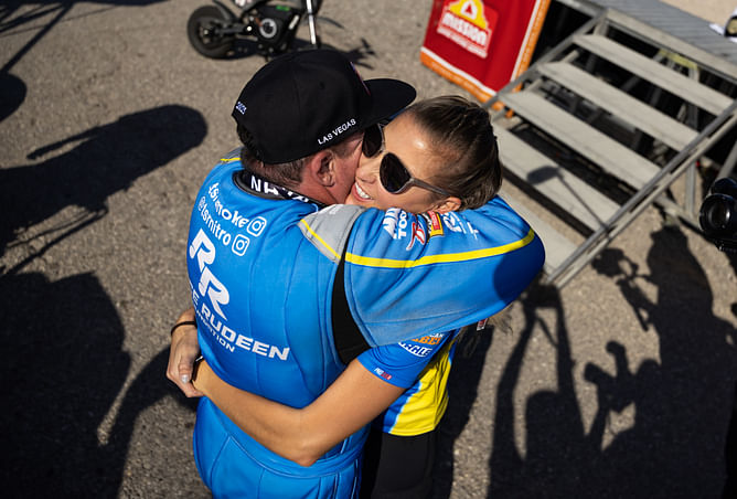“I cried on the plane”: Tony Stewart recalls the unforgettable moment his wife Leah Pruett’s reaction moved him to tears
