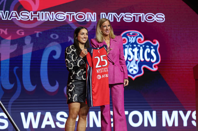 Flau’Jae Johnson’s mom Kia Brooks drops emotional 2-word reaction as Georgia Amoore suffers ACL injury in Mystics practice