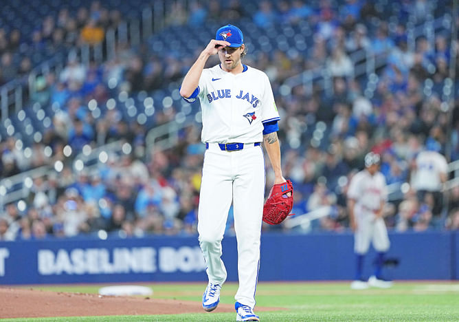 Blue Jays $110M star goes viral over clumsy moment after ejection in game against Yankees