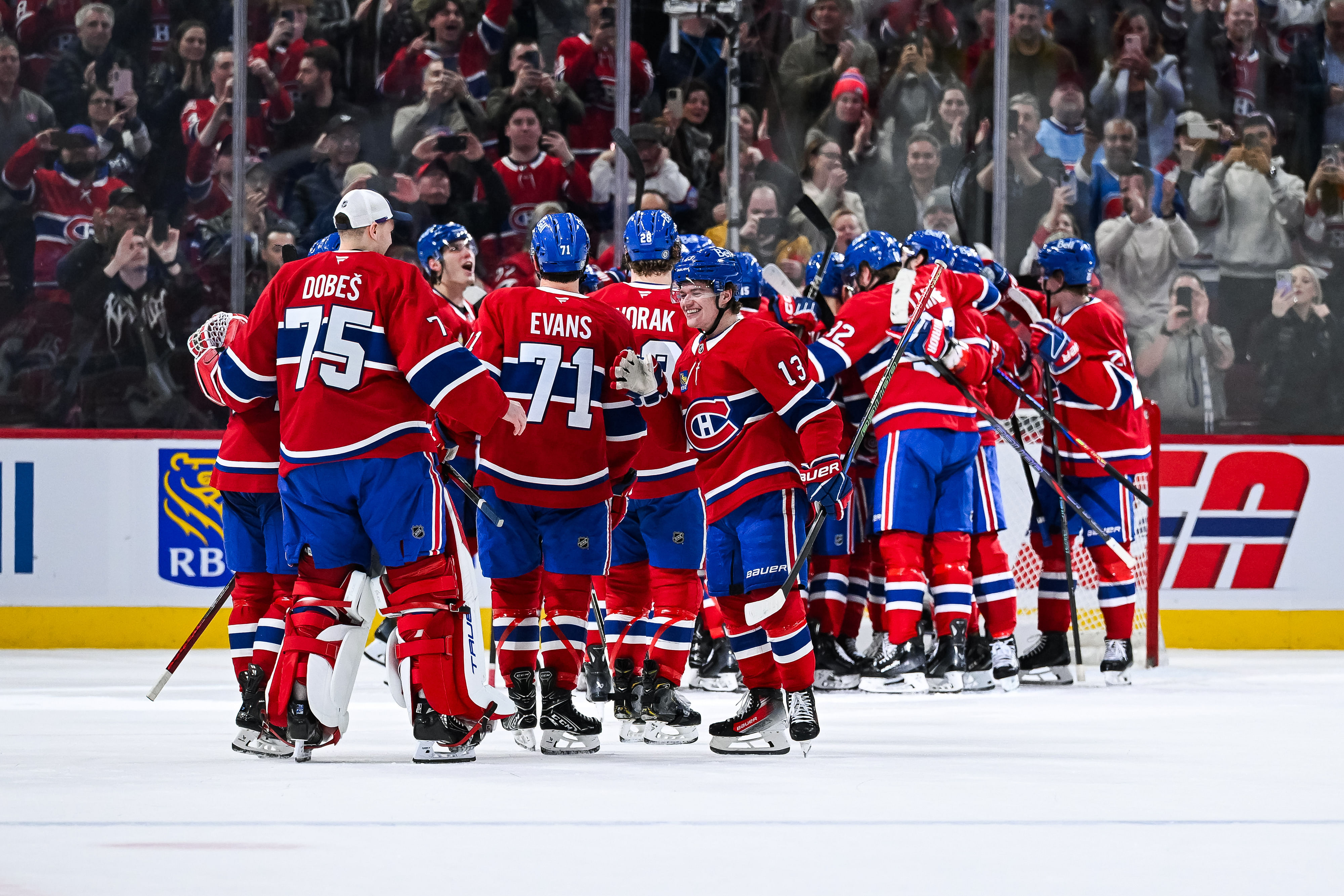 NHL: Carolina Hurricanes at Montreal Canadiens - Source: Imagn