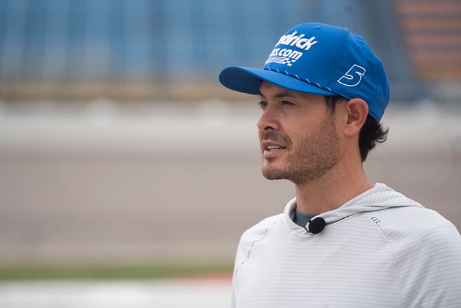 Kyle Larson flexes his racing muscles with another World of Outlaws statement win