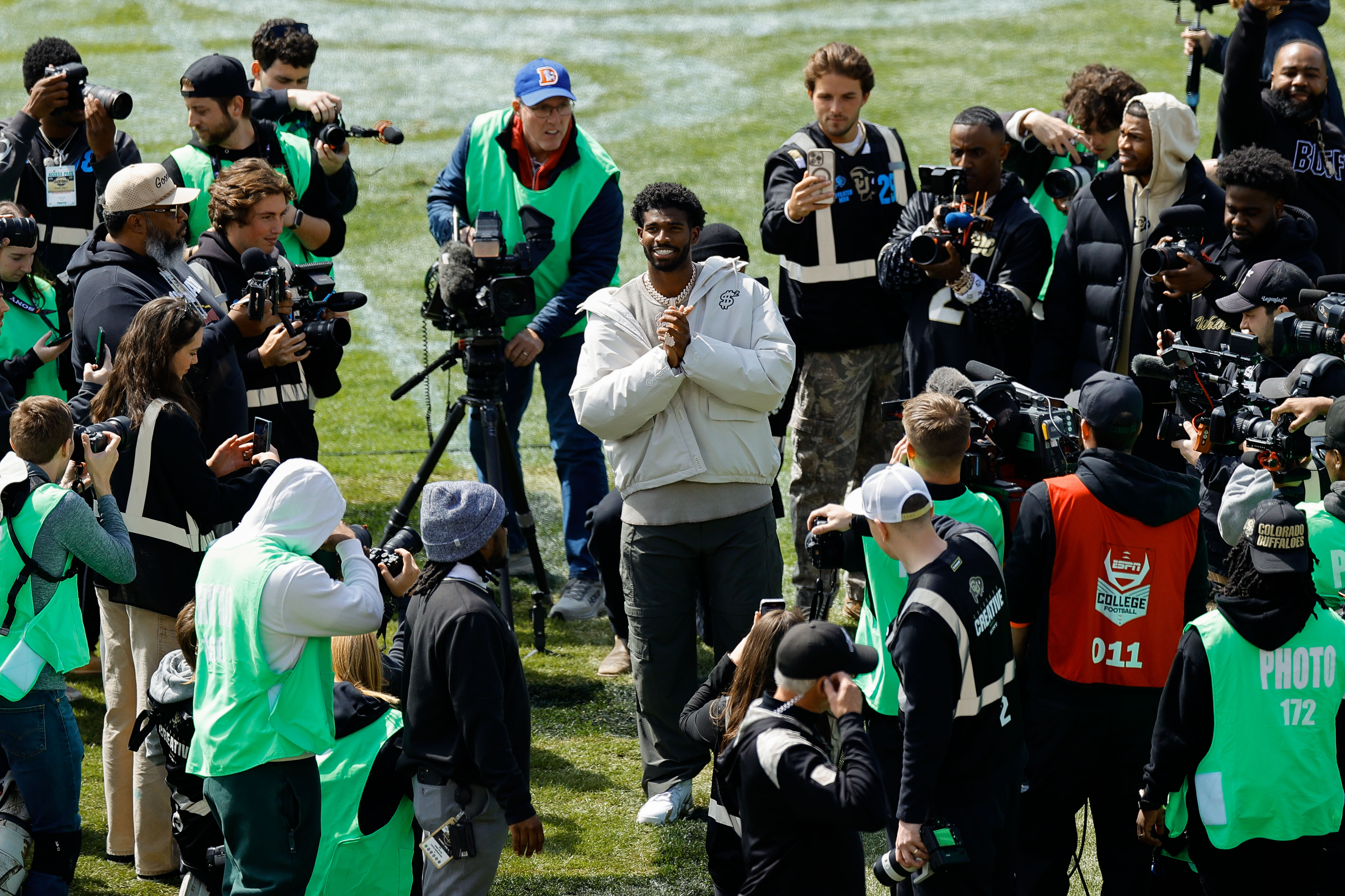 “Adds to his testimony”: Robert Griffin III hails Shedeur Sanders’ “maturity” after he goes undrafted in first round