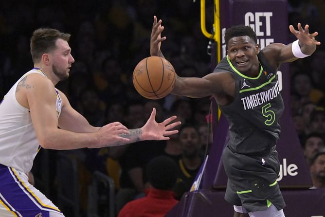 Anthony Edwards caught unleashing NSFW reply to Lakers heckler during courtside spat