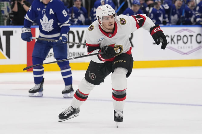 Leafs' Matthew Knies issues stern warning to rival Ridly Greig for 'annoying' cross-check on John Tavares