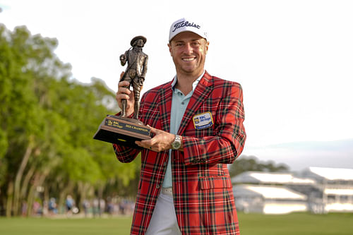 Justin Thomas lifts the trophy at the 2025 RBC Heritage - Final Round - Source: Imagn