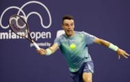 Roberto Bautista Agut returns a shot against Jakub Mensik during Day 3 of the Miami Open - Source: Getty