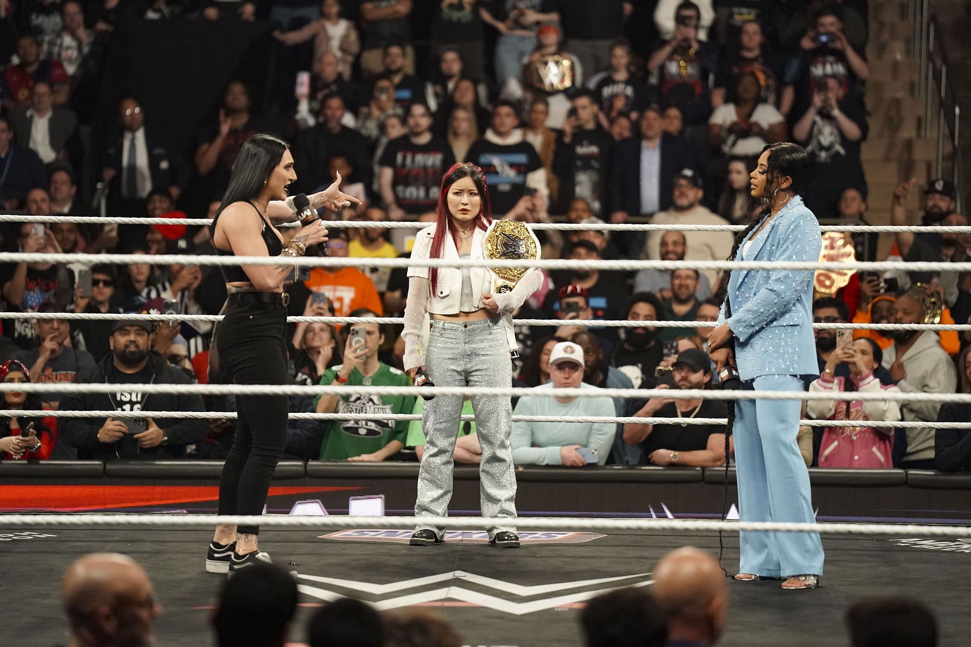 Monday Night RAW - Source: Getty