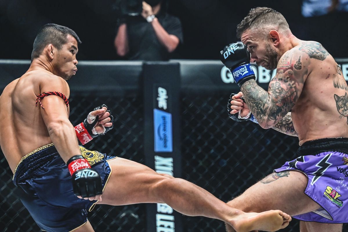 Nong-O landing the fight-ending kick against Liam Harrison in August 2022. [Photo via: ONE Championship]