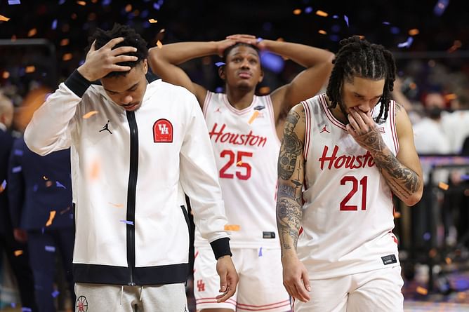 "Shouldn't be dribbling" "Tried to play hero ball": Fans react as Emanuel Sharp's turnovers sink Houston's national championship hopes