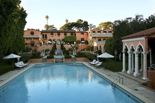 The two-house, five-acre Beverly Hills estate, the onetime residence of newspaper czar William Randolph Hearst and his girlfriend, actress Marion Davies (Image via Getty)