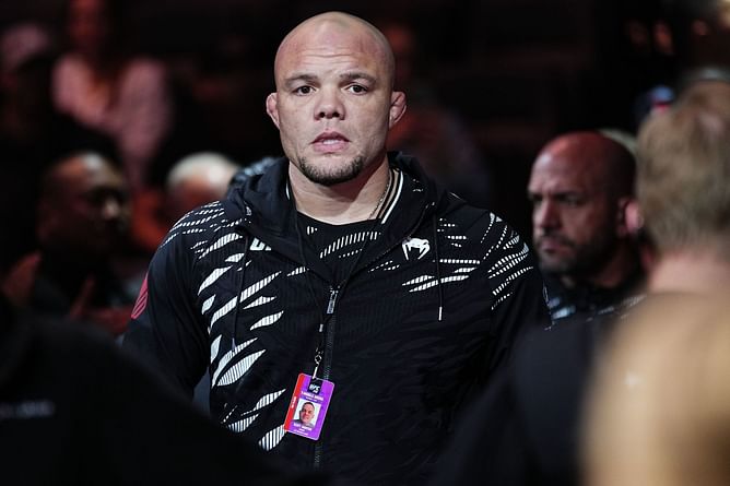 Anthony Smith gets brutally honest in emotional UFC career reflection: “I should be happy that it happened”