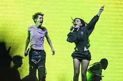 "Green day shade is lowkey crazy" - Internet reacts to Charli XCX wearing a 'Miss Should Be Headliner' sash at Coachella afterparty