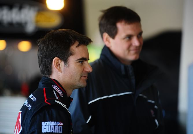 Jeff Gordon’s former crew chief reveals his ‘empathetic’ feeling for William Byron’s costly pit stop at Darlington: “I made the same mistake”