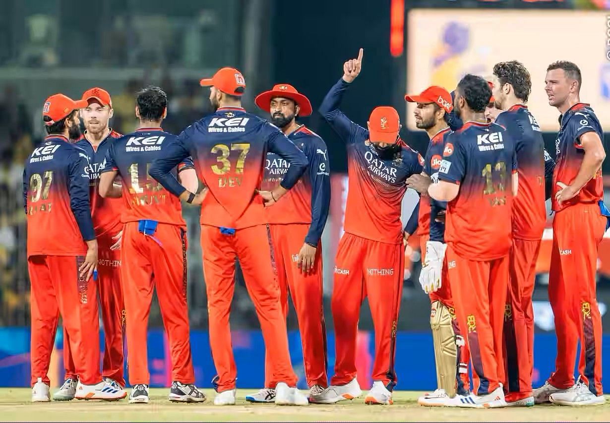 आरसीबी टीम (Photo Credit - IPLT20.COM)