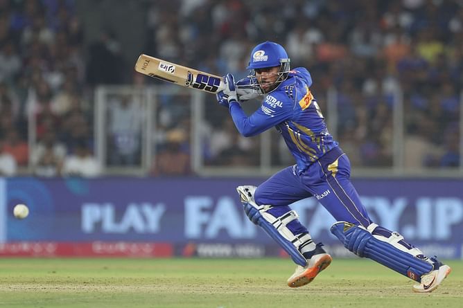 Top 5 experts who blasted Tilak Varma retiring out in LSG vs MI IPL 2025 match ft. Mohammad Kaif