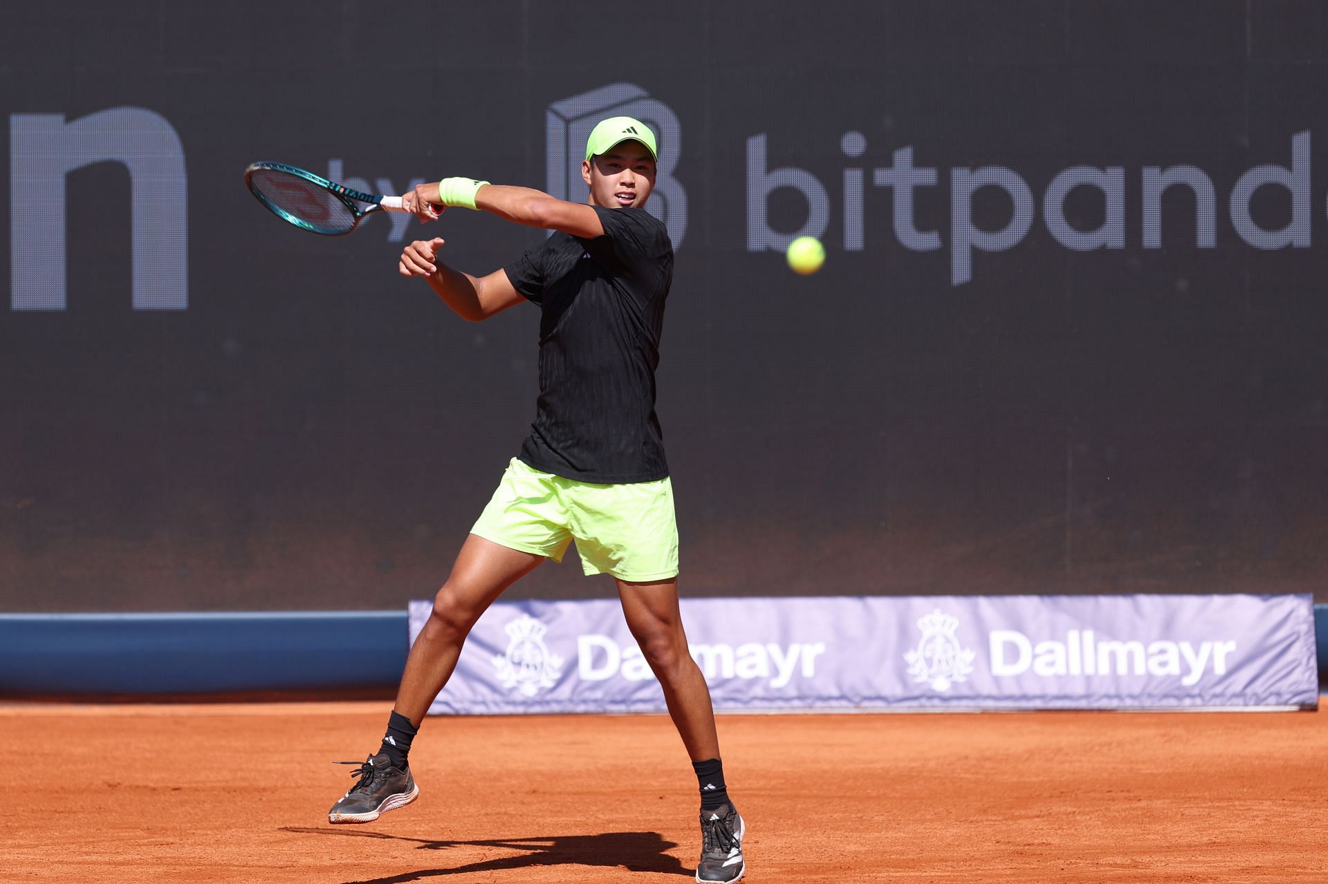Tien plays a forehand in the BMW Open 2025 - Day 1 - Source: Getty