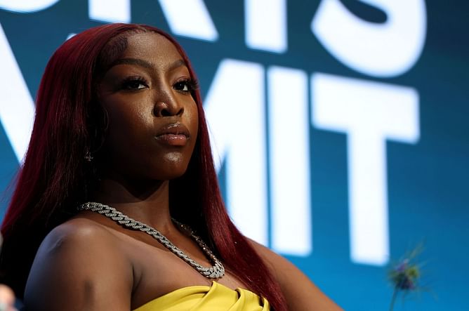 LSU star Flau’Jae Johnson dons yellow top with an icy chain for 2025 Business of Women’s Sports Summit