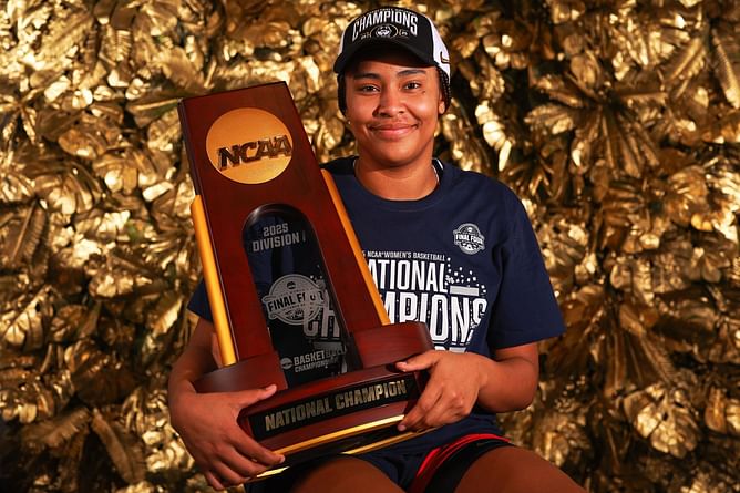 Forget Breanna Stewart and Diana Taurasi, WNBA legend says Sarah Strong will be the greatest UConn