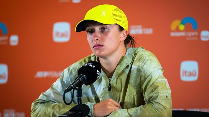 Iga Swiatek announces "difficult decision" ahead of 2025 clay season
