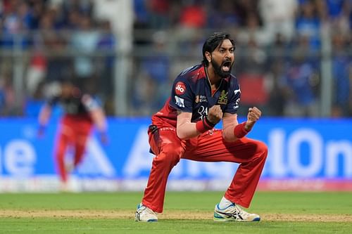 Krunal Pandya celebrates a wicket. (Image Credits: IPL X)