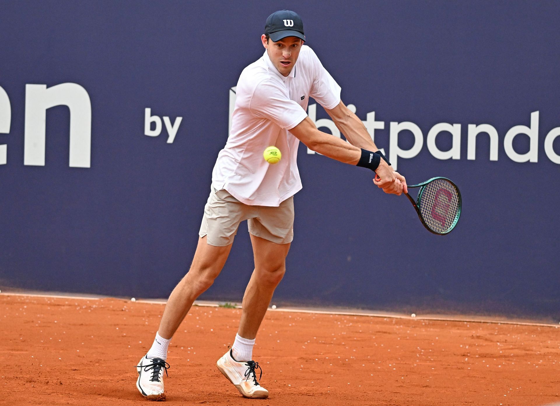 Jarry plays a backhand in Munich - Image Source: Getty