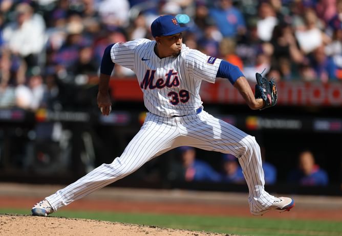 Fans baffled by $102M Mets star's reason behind early exit vs. Phillies