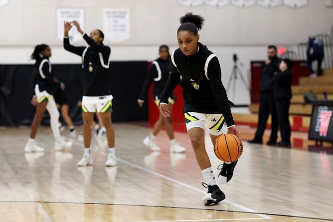 WATCH: Elite prospects Kaleena Smith and Kate Harping go against each other at the Adidas girls AAU circuit