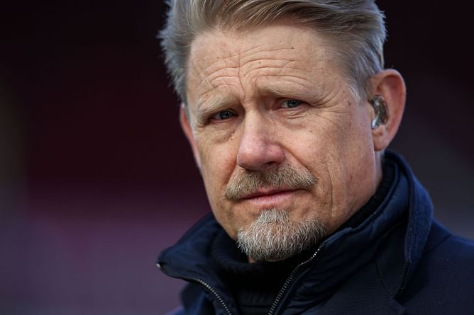 "Just didn’t have that extra bit of magic we’ve seen before" - Peter Schmeichel on Arsenal star's 'tired' showing in loss to PSG