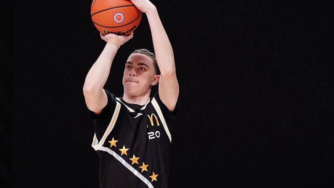 "Bet Izzo would welcome him", "Egos of these kids": Fans react as Dan Hurley, UConn lose 4-star recruit
