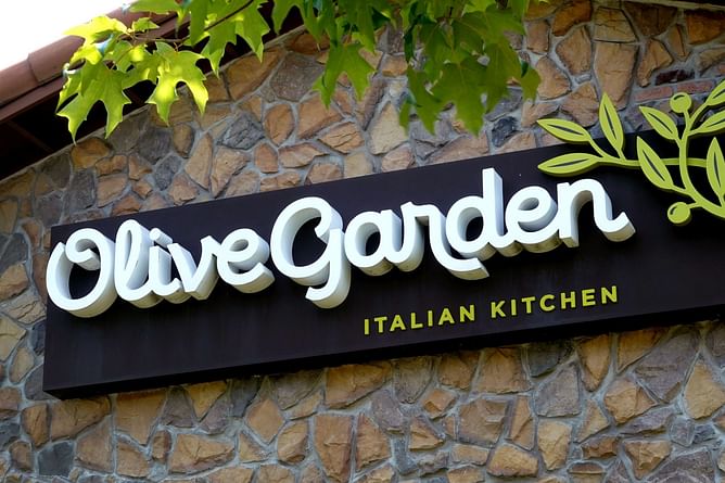 Which restaurant has replaced Olive Garden as America's biggest casual dining chain? Details explored