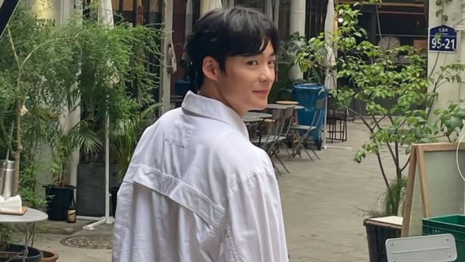 "Appeared for 30 seconds and stole everyone's heart" — Fans react to Song Geon-hee's surprise cameo in Netflix's Karma