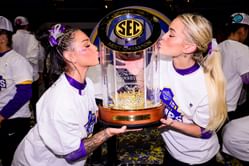 Olivia Dunne, Haleigh Bryant and other LSU gymnasts visit Fort Worth Zoo ahead of NCAA SF meet