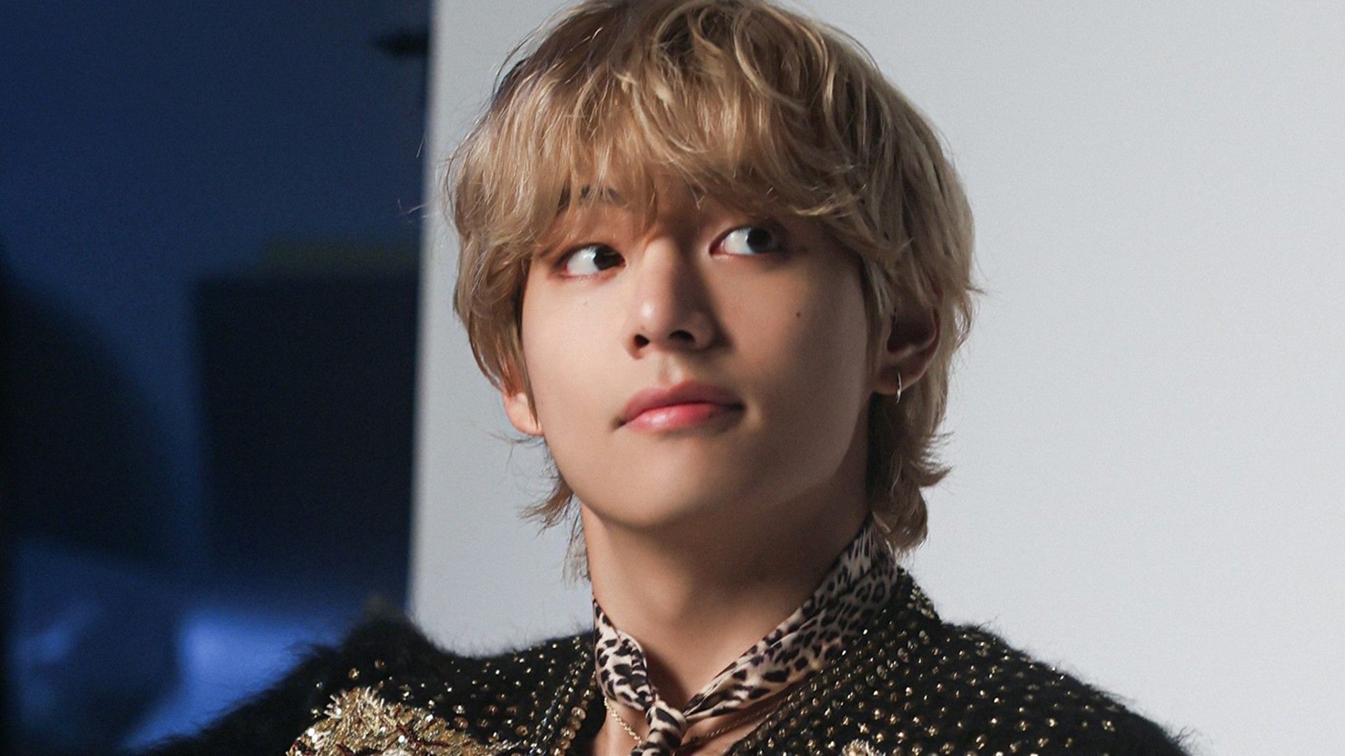 BTS&#039; V (Image via Weverse/BTS)