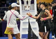 Iga Swiatek (L) Jelena Ostapenko at the Qatar Open - Source: Getty