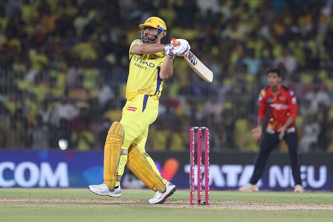 MS Dhoni smashes one-handed six as teammate Ravindra Jadeja catches it outside the boundary in CSK vs PBKS IPL 2025 match [Watch]
