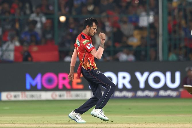 “You get subbed out in every game” - Punjab Kings teammate’s hilarious response to Yuzvendra Chahal getting MS Dhoni’s bat during IPL 2025 [Watch]