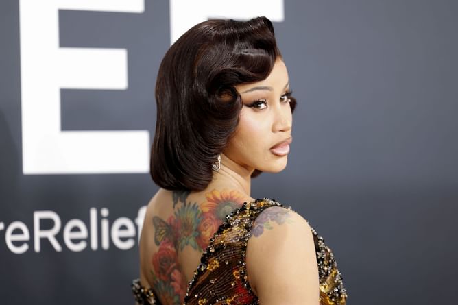 "She’s coming to snatch Pink Friday 2 tour record" — Fans react to Cardi B saying she signed a deal with Live Nation and plans to go on tour