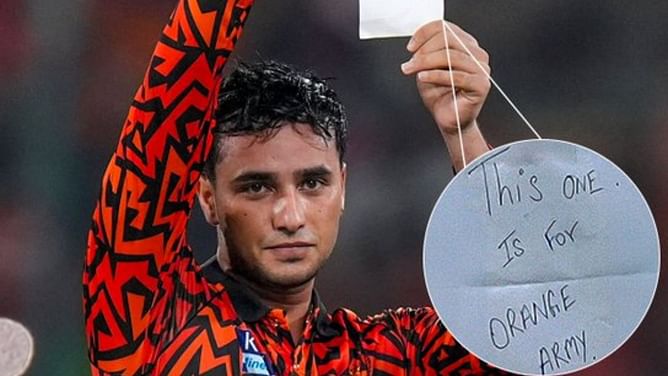 Abhishek Sharma displays a special note after cracking sensational 40-ball ton in SRH vs PBKS IPL 2025 match [Watch]