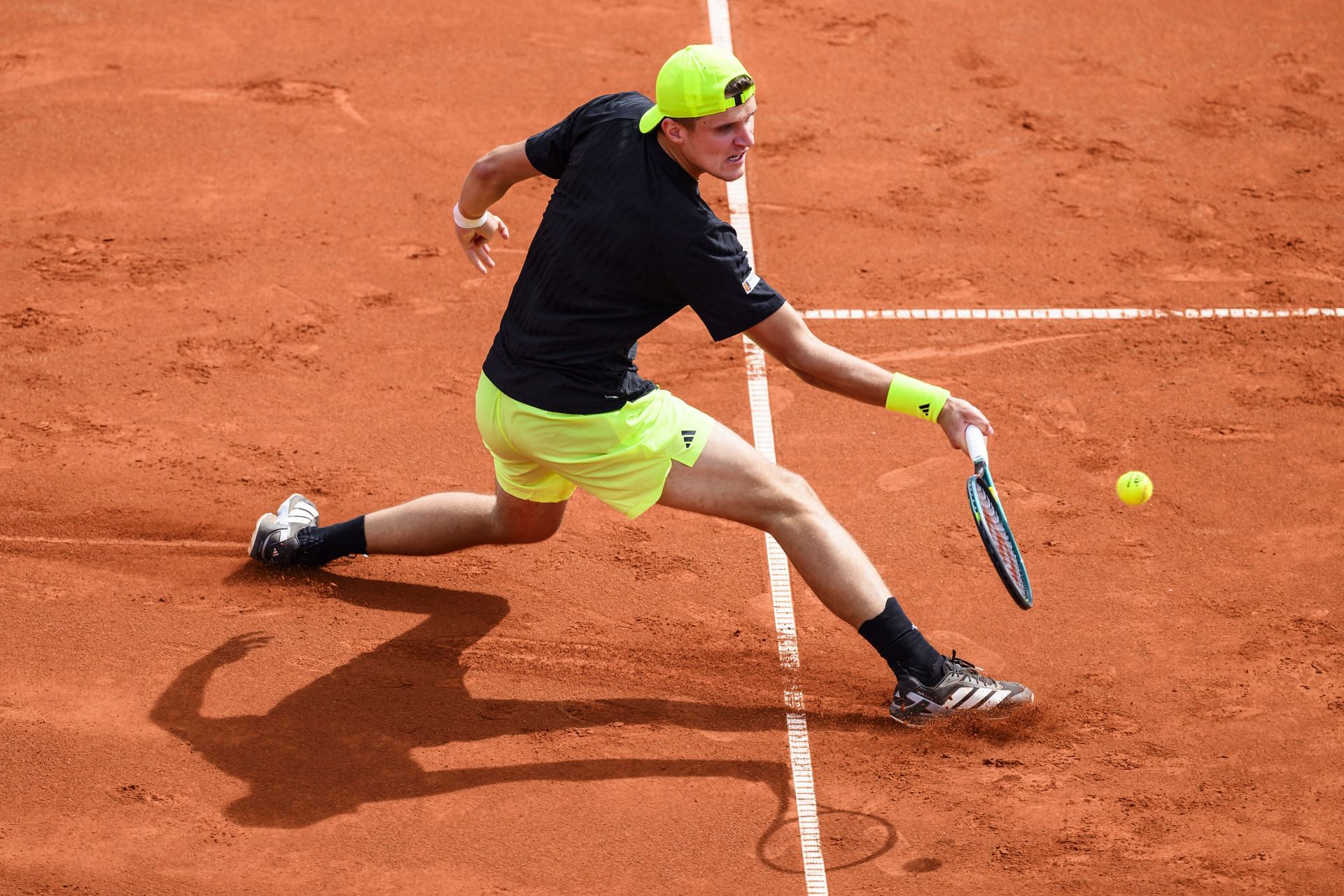 Mensik plays a sliding forehand in Munich. - Source: Getty