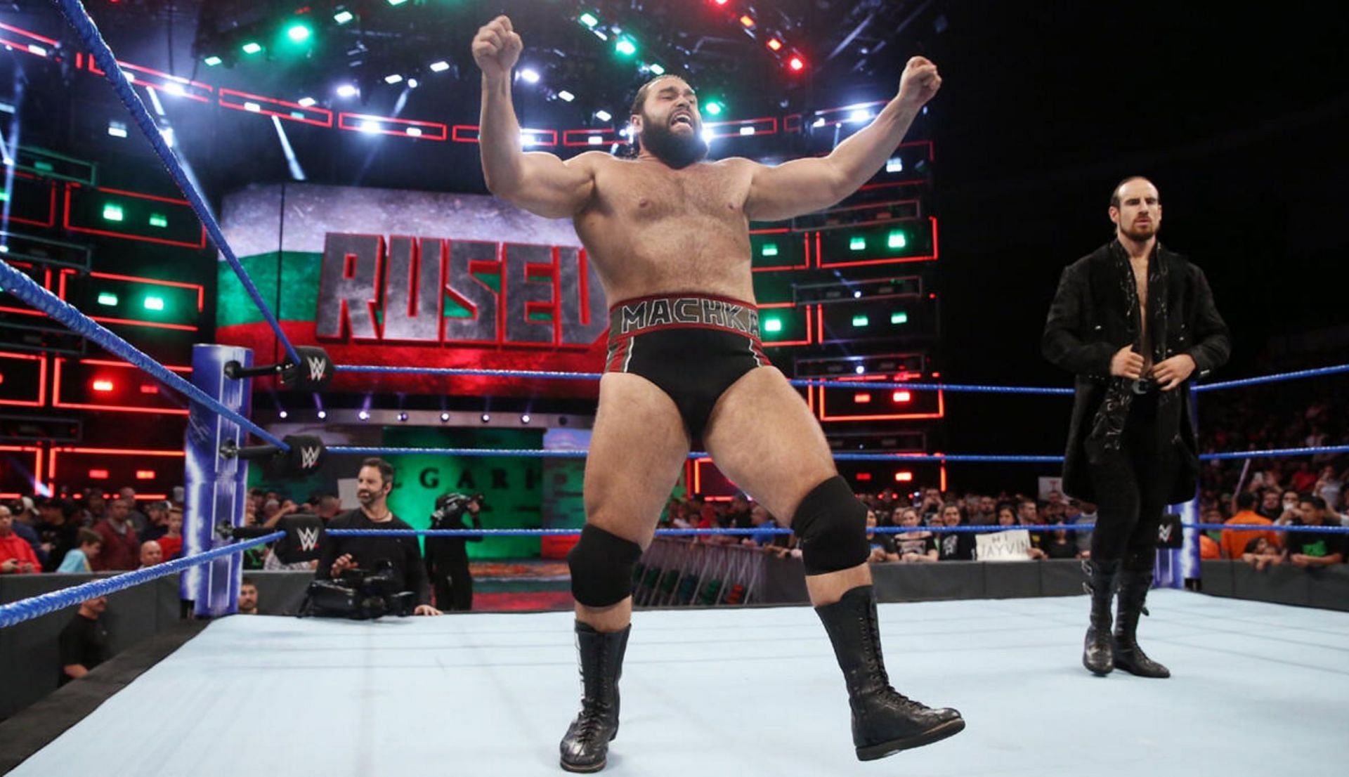 रुसेव रिंग में सेलिब्रेट करते हुए (Photo: WWE.com)